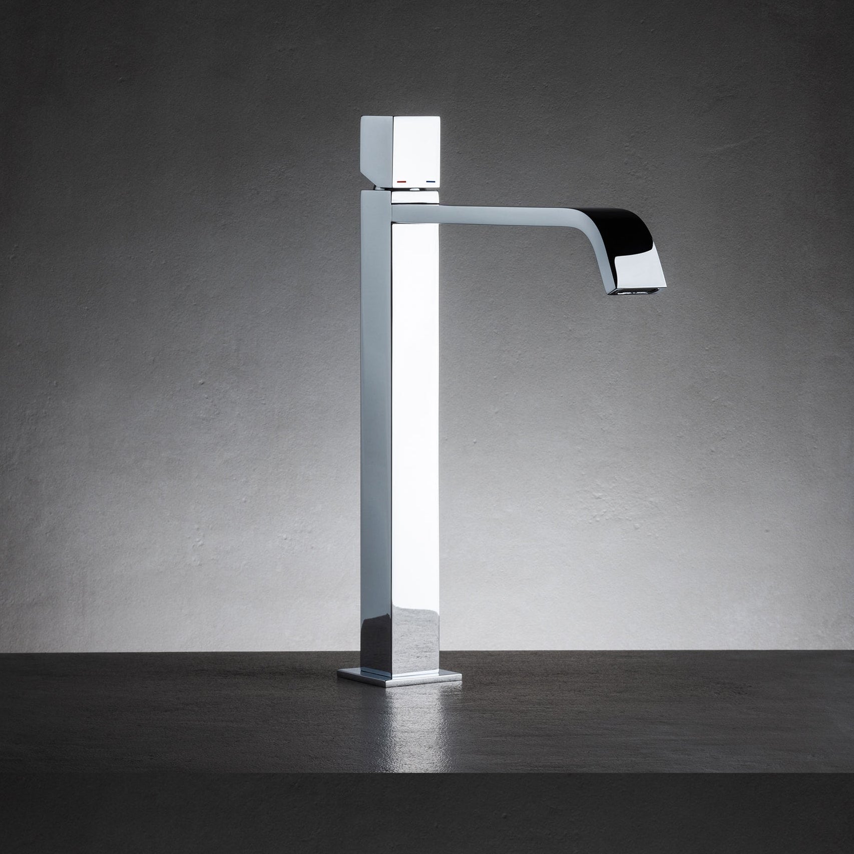 Miscelatore lavabo alto cromo con getto a cascata con scarico click clack (Cod. 47006) - Collezione Siris
